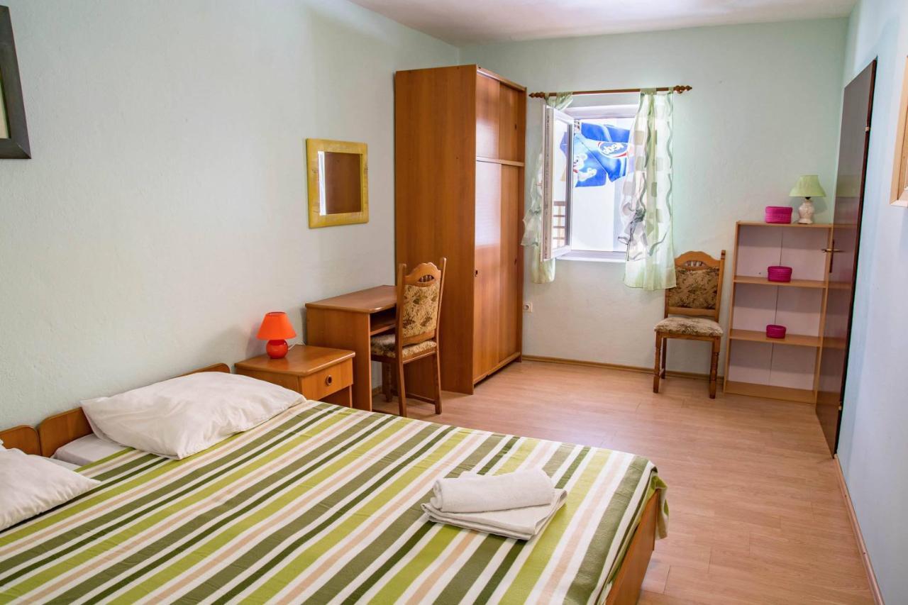 Bed&Breakfast Taverna Miskovic Pag Town Exterior foto