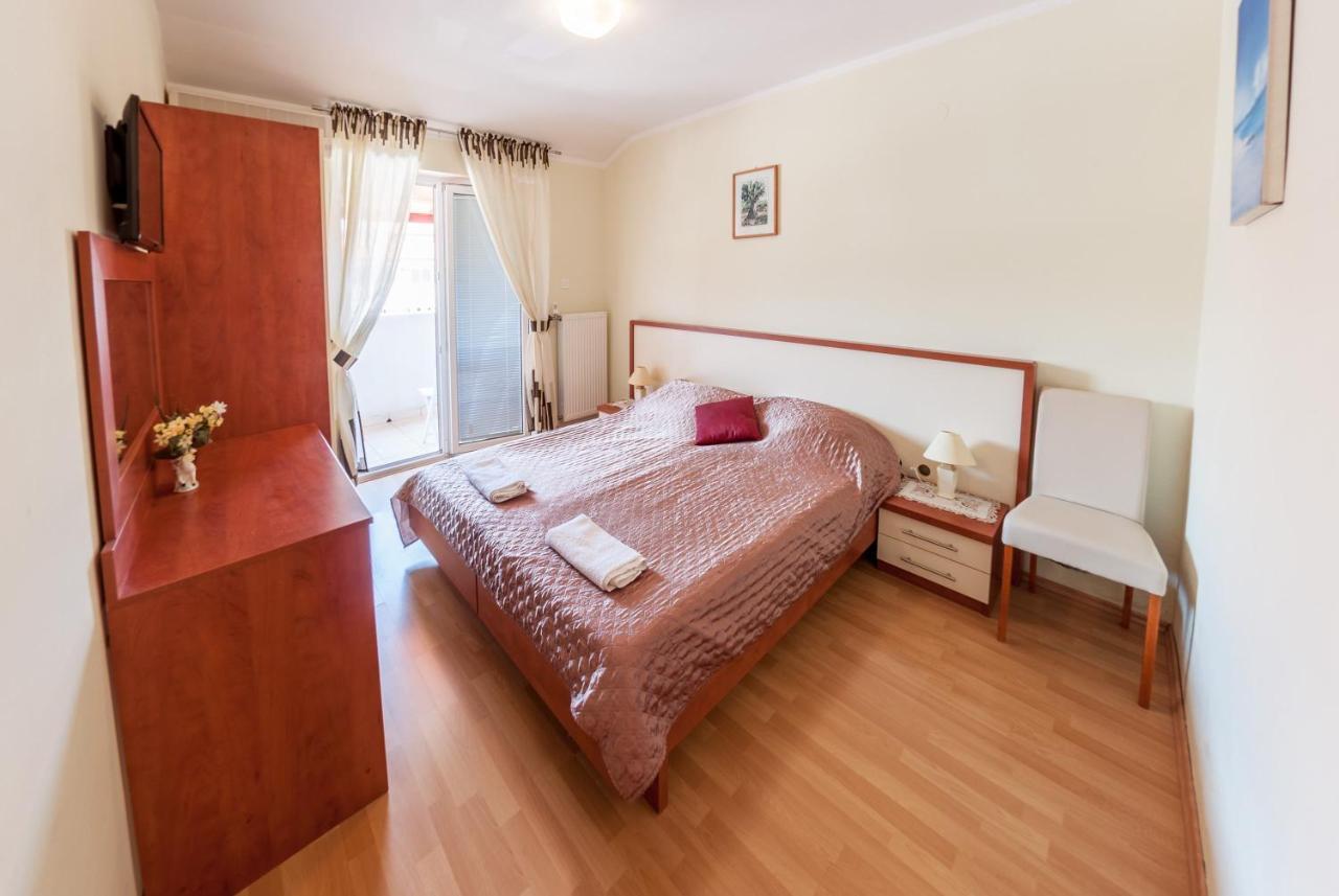 Bed&Breakfast Taverna Miskovic Pag Town Exterior foto